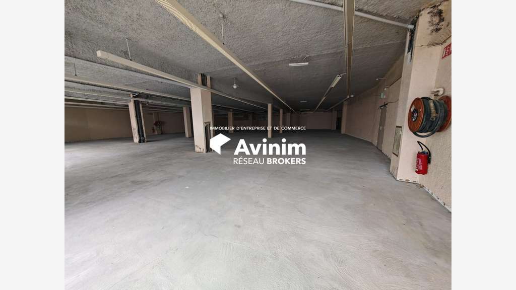Vente local 814m² pied d'immeuble Parthenay centre