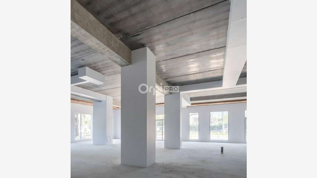 Local commercial de 169m² à vendre à Pau