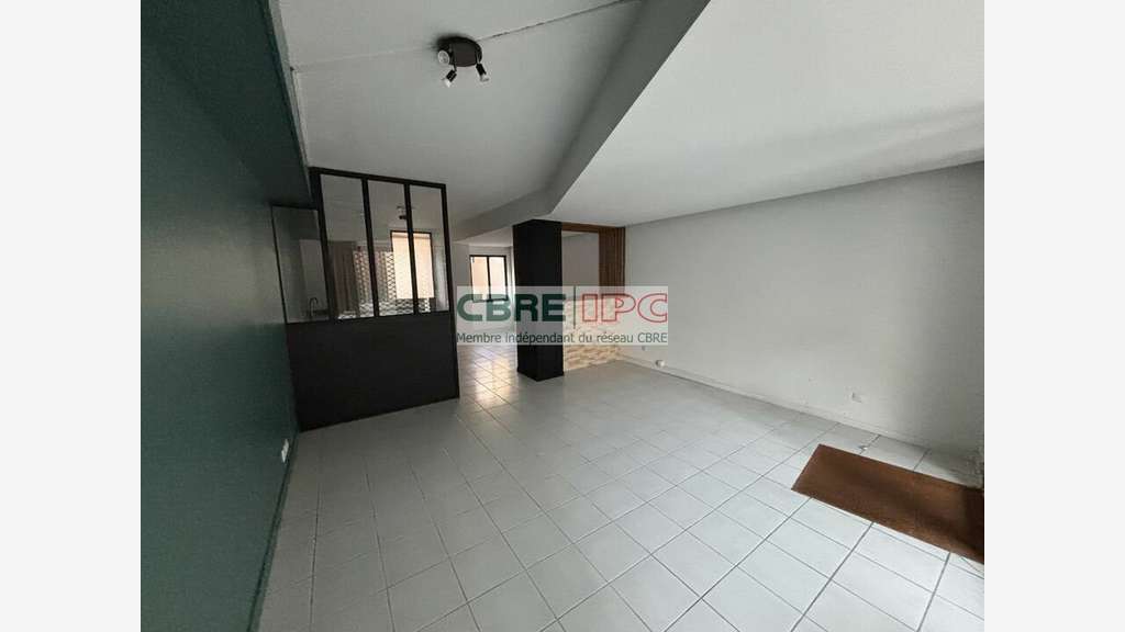 Vente local commercial de 47m² en RDC à Pau Halles
