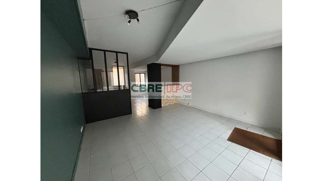 Vente local commercial de 47m² en RDC à Pau Halles