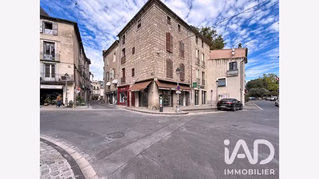 Cède bail local commercial 33m² en angle Pézenas