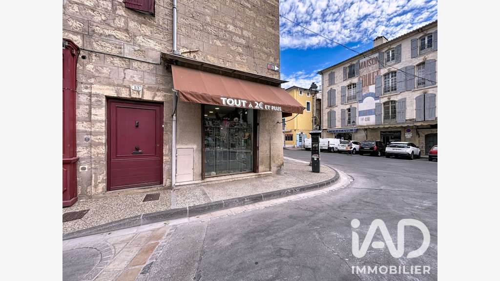 Cède bail local commercial 33m² en angle Pézenas