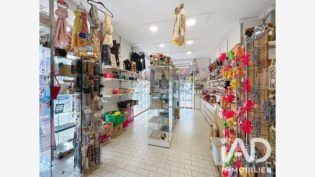 Cède bail local commercial 33m² en angle Pézenas