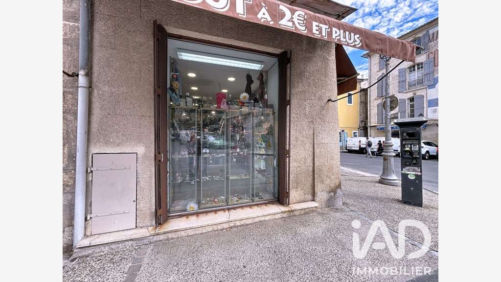 Cède bail local commercial 33m² en angle Pézenas