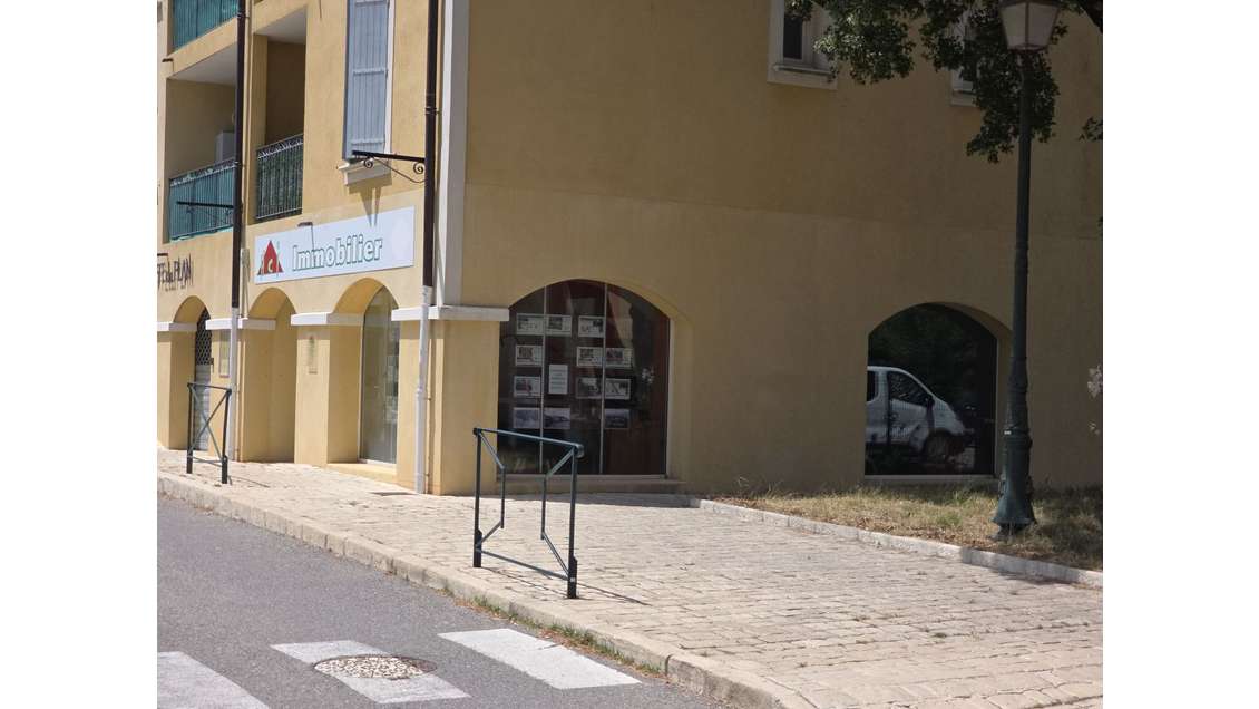 Local commercial 50m² centre village Plan-d'Aups