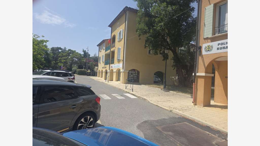 Local commercial 50m² centre village Plan-d'Aups
