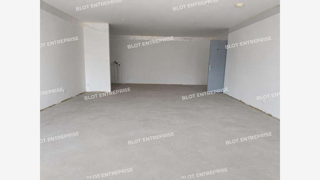 A louer à vendre local commercial 50m² à Ploeren