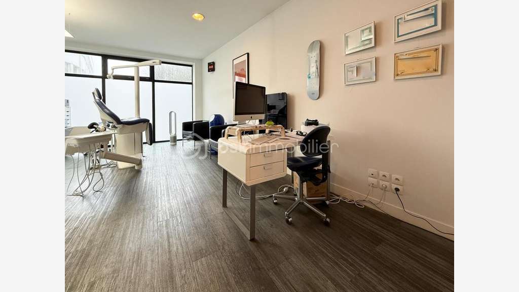 Vente local pro 171m² centre Ploudalmézeau