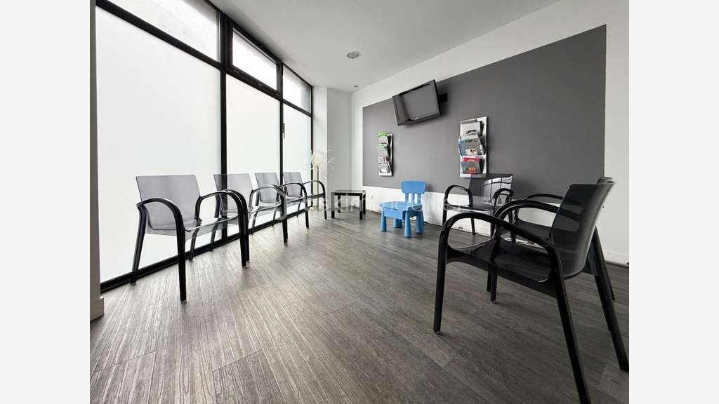 Vente local pro 171m² centre Ploudalmézeau