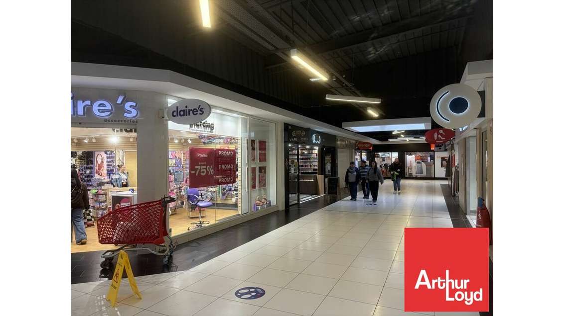 Local commercial 100m² à vendre en ccial Poitiers 
