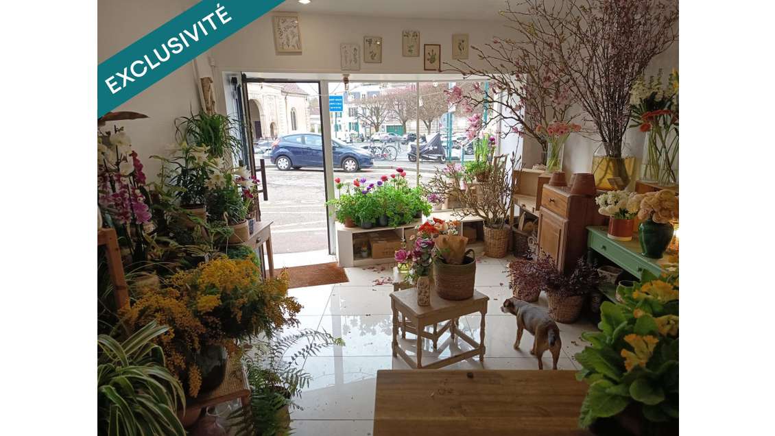 Murs boutique empl N°1 Place Notre-Dame à Pontoise