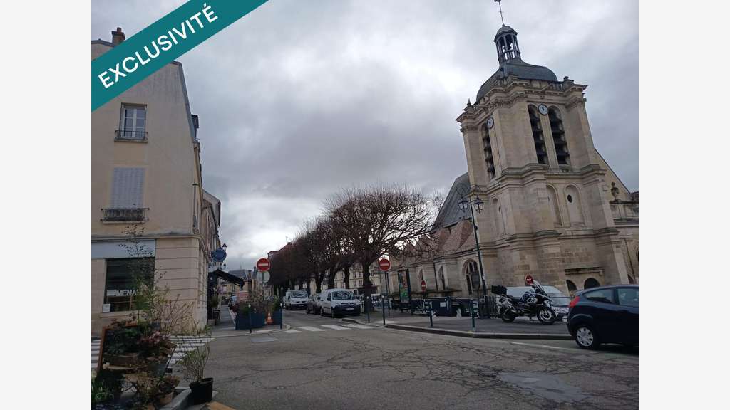 Murs boutique empl N°1 Place Notre-Dame à Pontoise