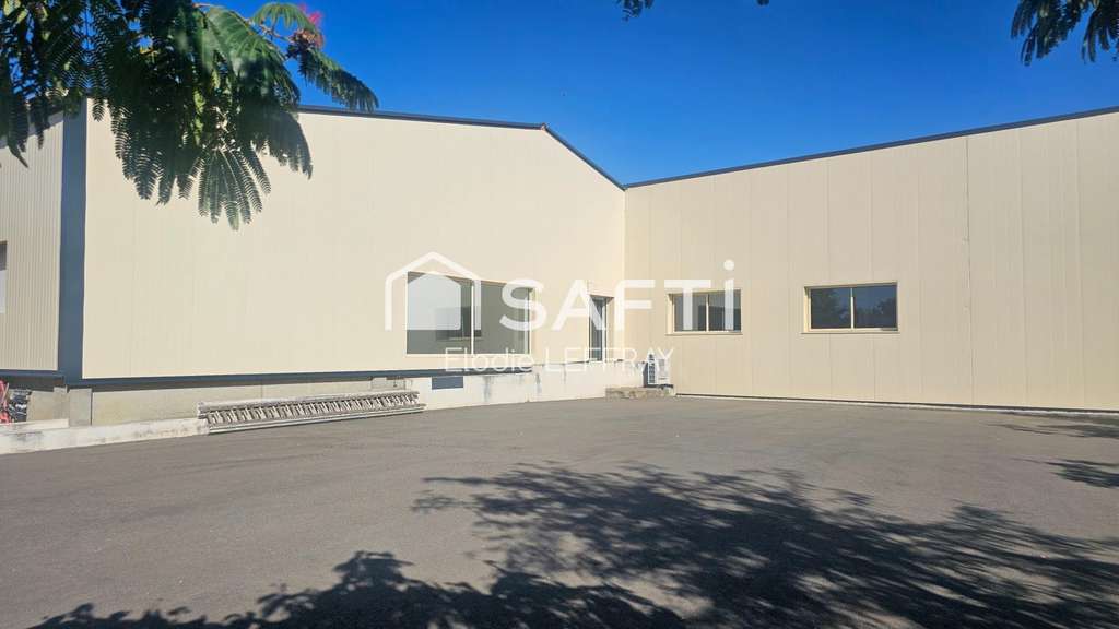 A vendre Bâtiment d'activité de 820m² mixte avec L