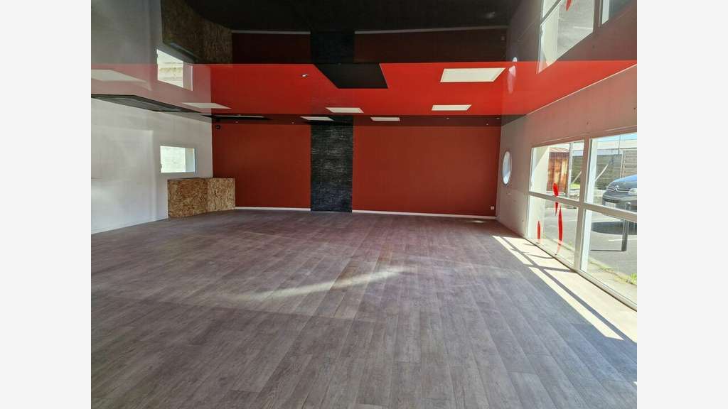 Local commercial et logement 350m² à vendre Pornic