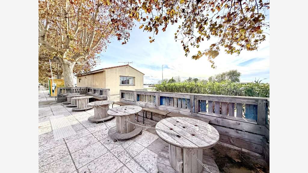 Vente immeuble de 300m² Port-Saint-Louis-du-Rhône