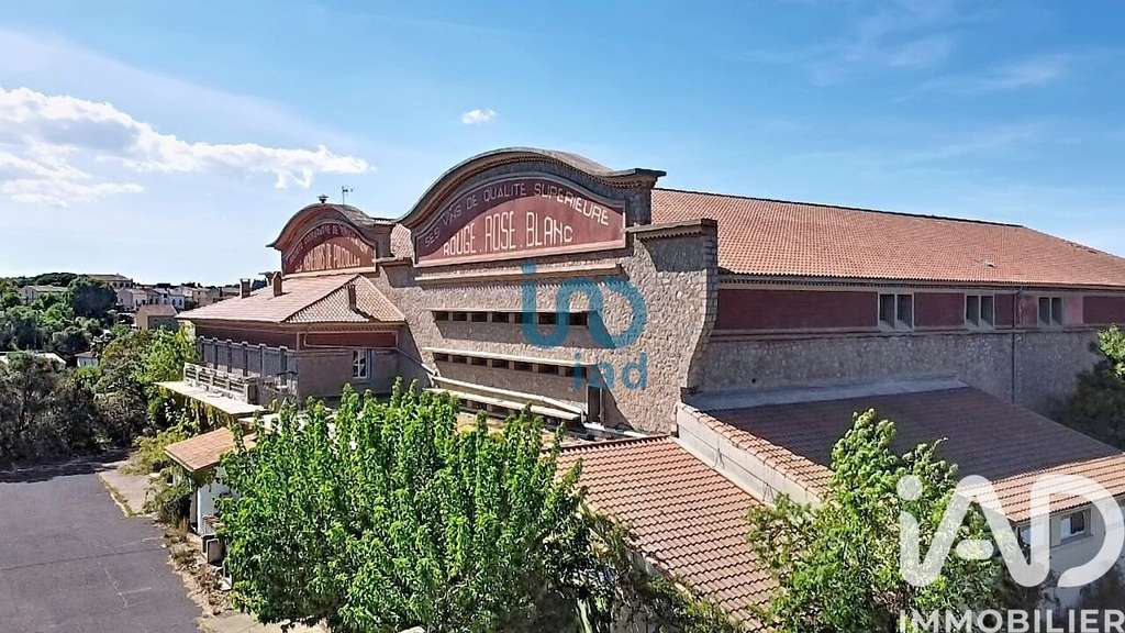 Vente ancienne cave coopérative à Pouzolles