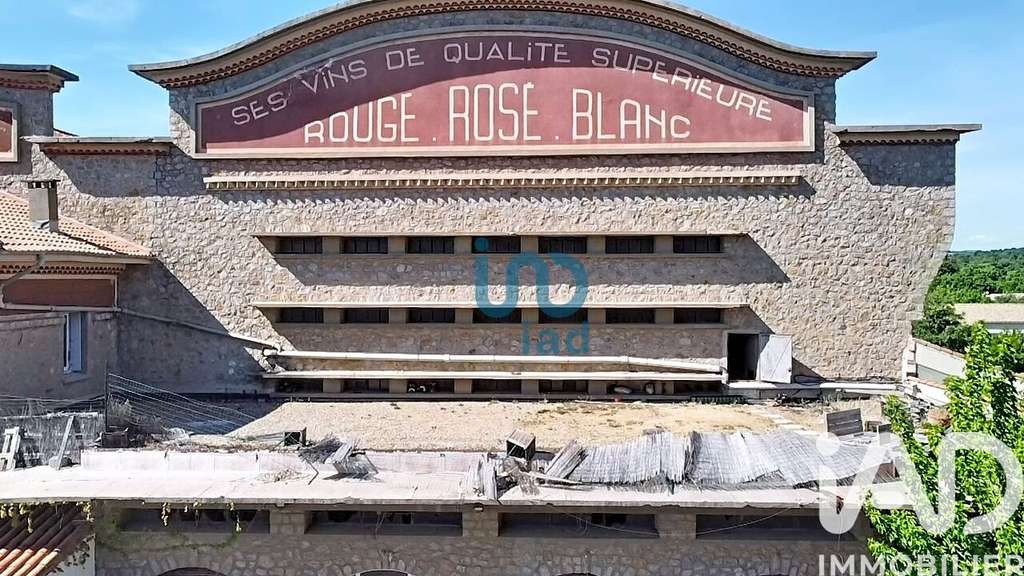 Vente ancienne cave coopérative à Pouzolles
