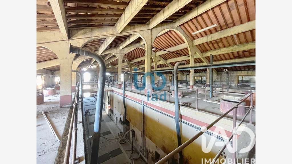 Vente ancienne cave coopérative à Pouzolles