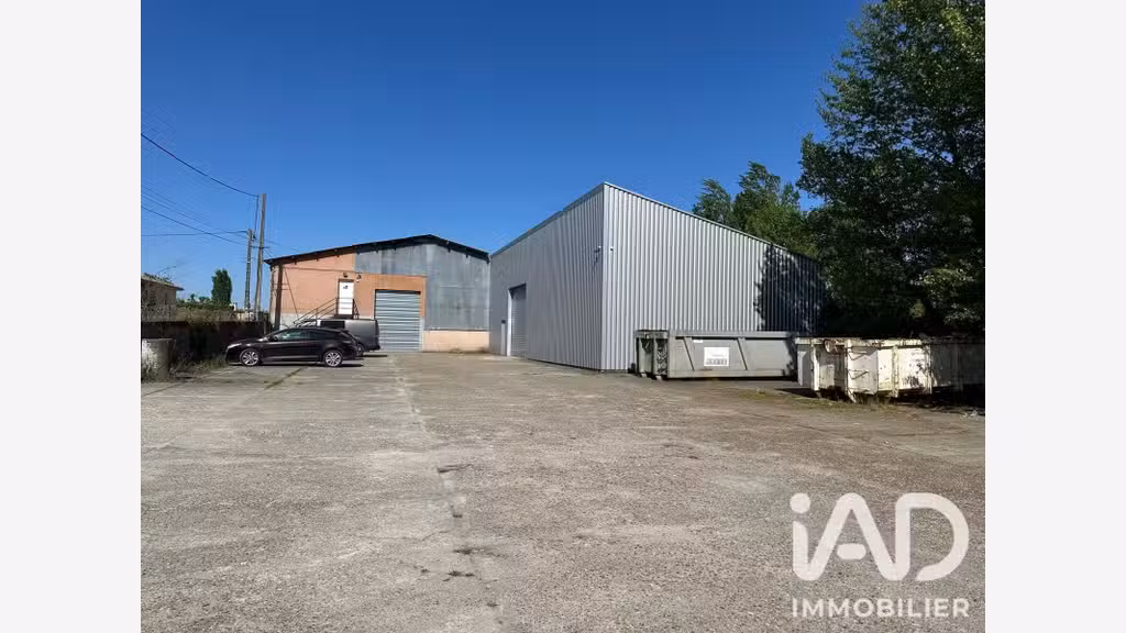 AV ensemble professionnel de 910m² à Preignac