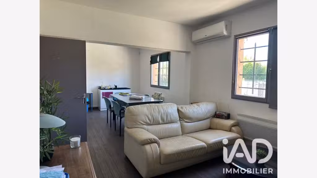 AV ensemble professionnel de 910m² à Preignac