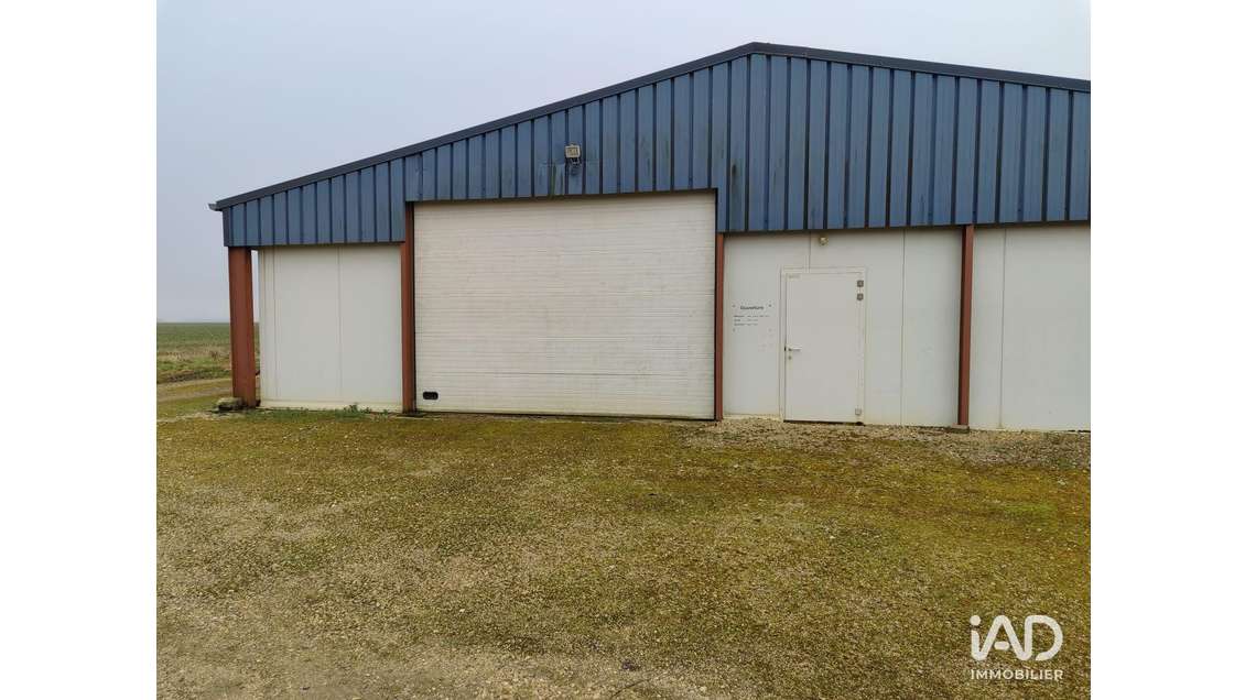 Local commercial à Prunay-le-Gillon