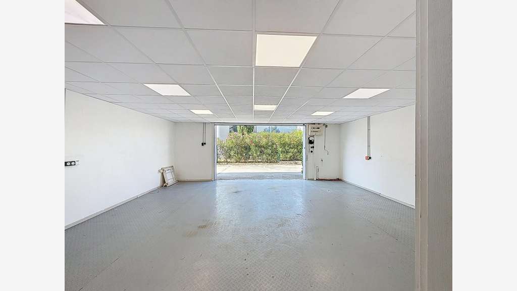 A vendre local commercial 100m² à Puget-sur-Argens