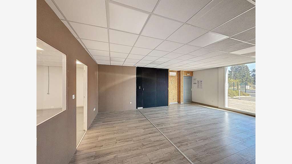 A vendre local commercial 100m² à Puget-sur-Argens