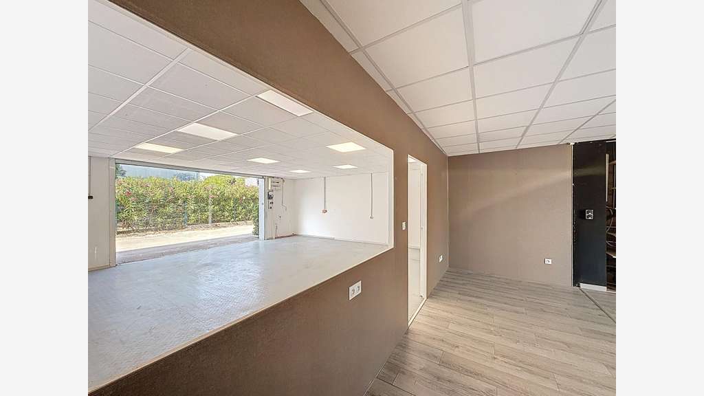 A vendre local commercial 100m² à Puget-sur-Argens