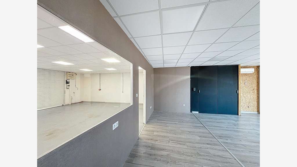 A vendre local commercial 100m² à Puget-sur-Argens