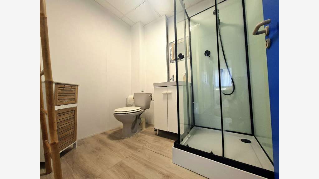 Local 142m² bureaux + entrepôt grand parking Puget