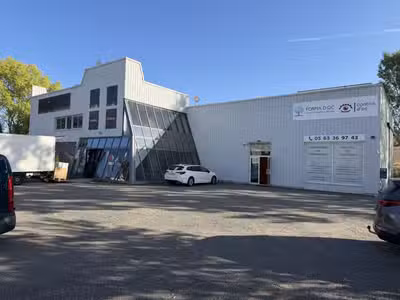 Local commercial 700m2 - Terrain 2422m2
