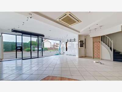 AV local commercial de 104m² avec jardin à Quesnoy