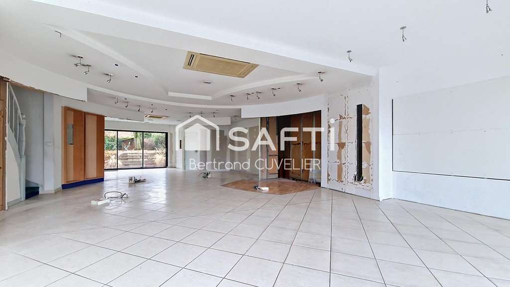 AV local commercial de 104m² avec jardin à Quesnoy