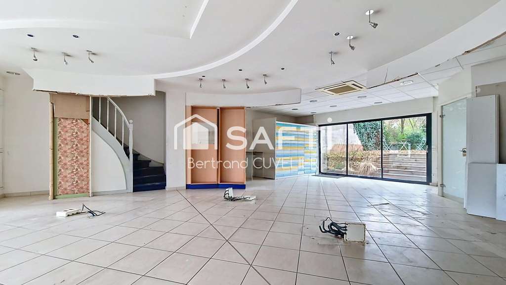 AV local commercial de 104m² avec jardin à Quesnoy