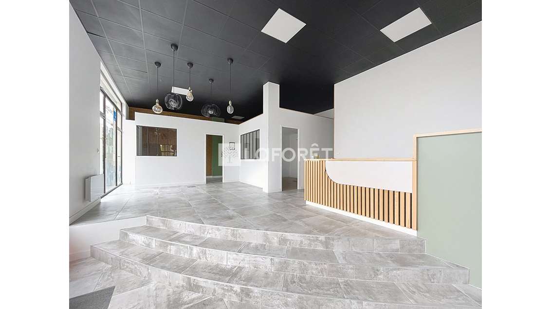 AV local commercial bureaux 105m² en centre Redon