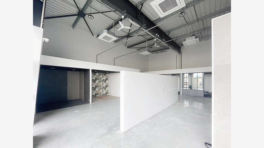 Vente local commercial + entrepôt de 365m² à Redon