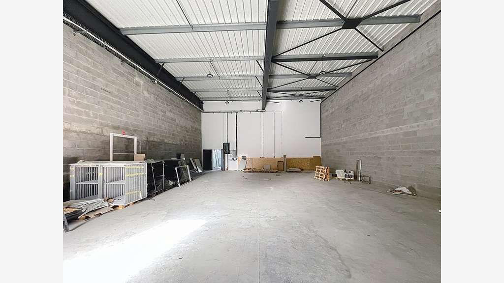 Vente local commercial + entrepôt de 365m² à Redon