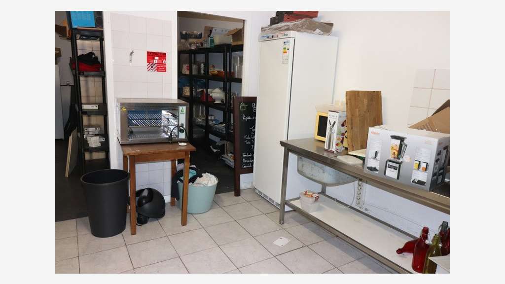 Vente local 115m² en angle de rue à Rochefort