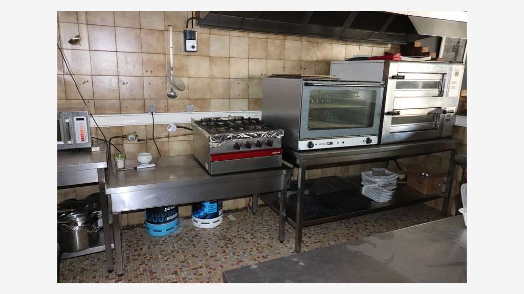 Vente local 115m² en angle de rue à Rochefort