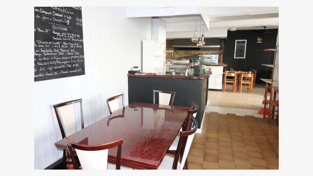 Vente local 115m² en angle de rue à Rochefort