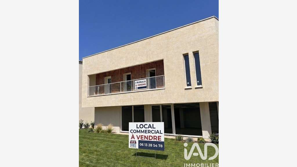 Vente local neuf 56m² avec vitrine à Rodilhan