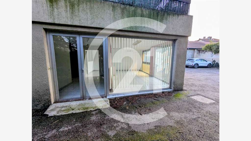 AV local commercial 60m² lumineux prox Gare Romans