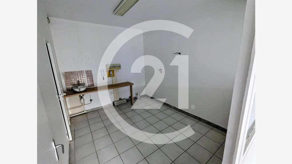 AV local commercial 60m² lumineux prox Gare Romans