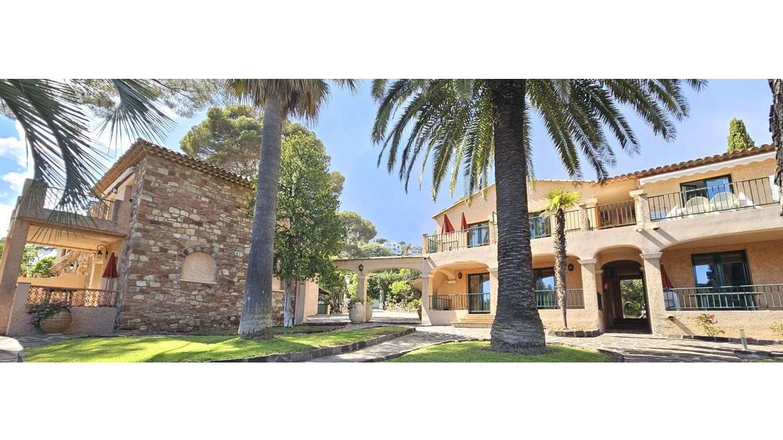 Vente murs 850m² en front de mer à Roquebrune 
