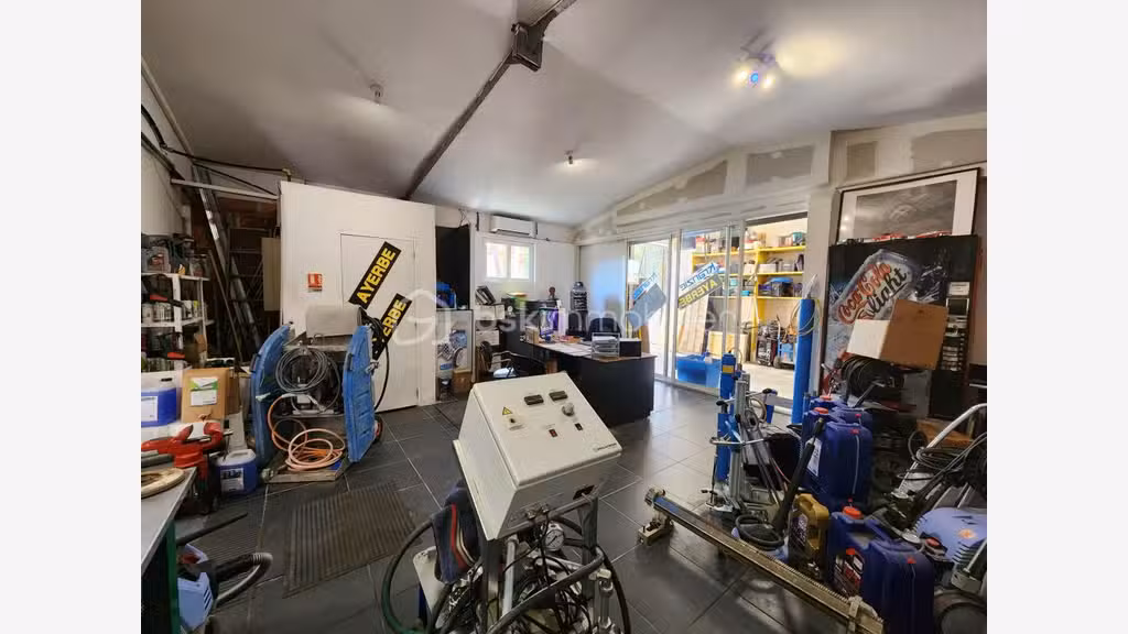 Vente local commercial + logement 340m² à Rougiers