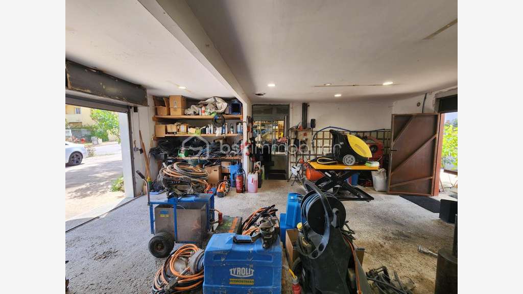 Vente local commercial + logement 340m² à Rougiers