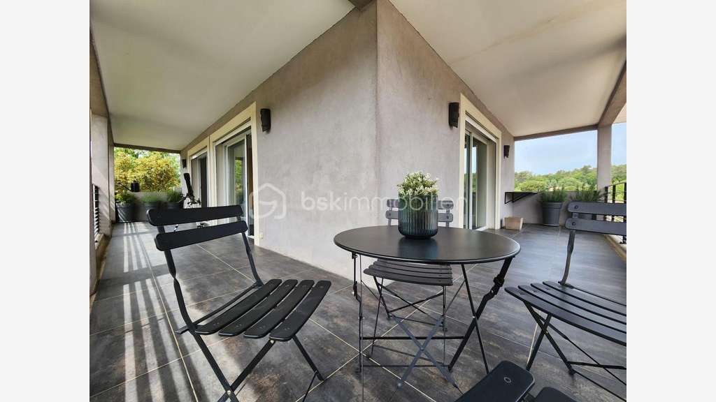 Vente local commercial + logement 340m² à Rougiers