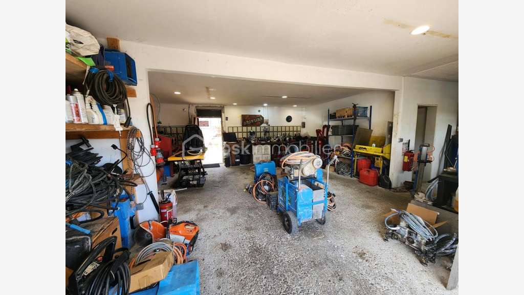 Vente local commercial + logement 340m² à Rougiers