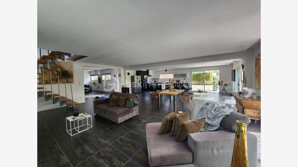 Vente local commercial + logement 340m² à Rougiers