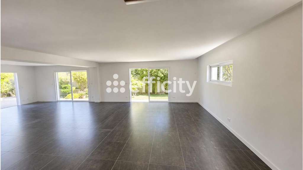 Vente local activité bureaux de 342m² à Rougiers